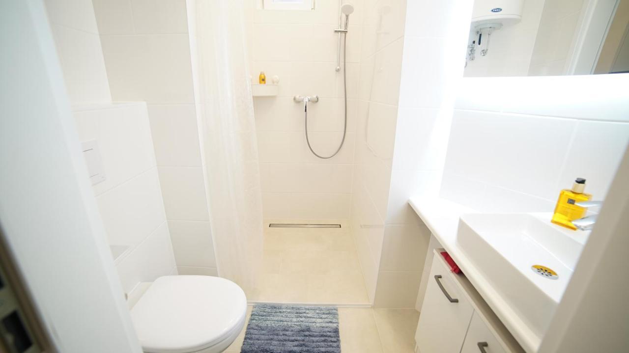 Malixa - Apartment In The Heart Of Vienna Next To Metro Luaran gambar
