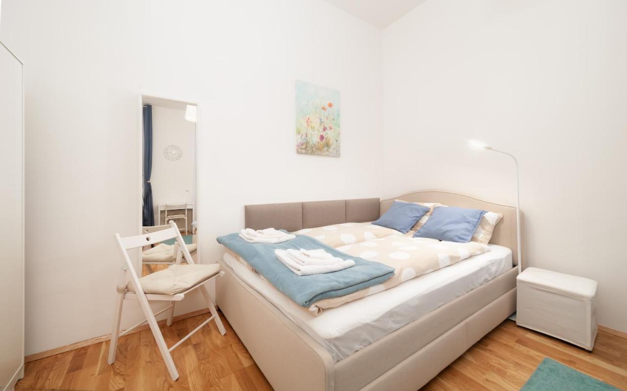 Malixa - Apartment In The Heart Of Vienna Next To Metro Luaran gambar